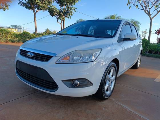 FORD FOCUS 1.6 GL 16V FLEX 4P MANUAL FORD FOCUS 1.6 GL 16V FLEX 4P MANUAL